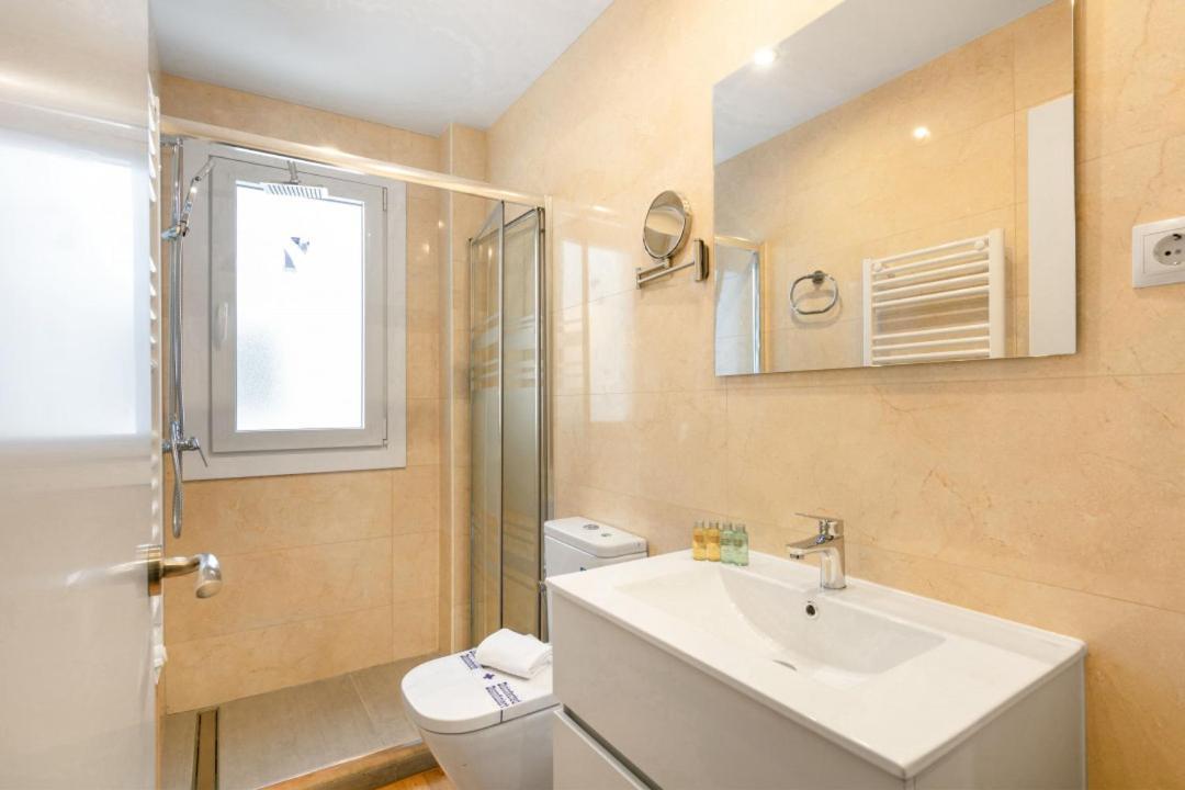 1 Bedroom 1 Bathroom Furnished - Chueca - Modern Functional - Mintystay Madrid Eksteriør billede